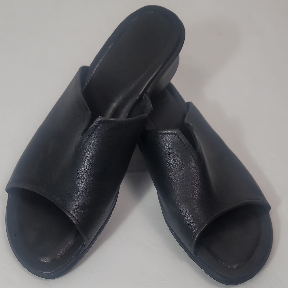 Ecco Black Leather Sandals